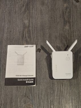 D-Link White N300 Wi‑Fi Range Extender with Foldable Antennas